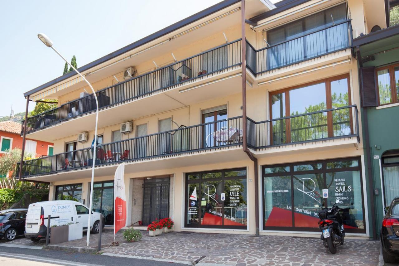 Apartment Azzurro Torri Del Benaco Ngoại thất bức ảnh